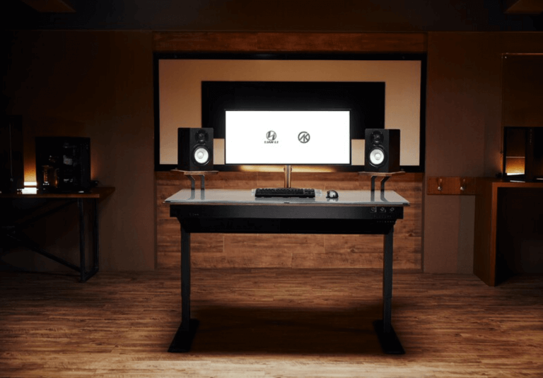 LIAN LI, OYUN MASALARI İLE ÇALIŞMA ALANINIZI KURGULAYIN LIAN LI, OYUN MASALARI