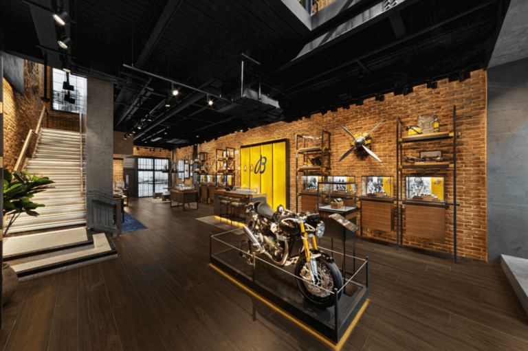 BREITLING, BIRMINGHAM'da YENİ BUTİK AÇTI. Times de Luxe