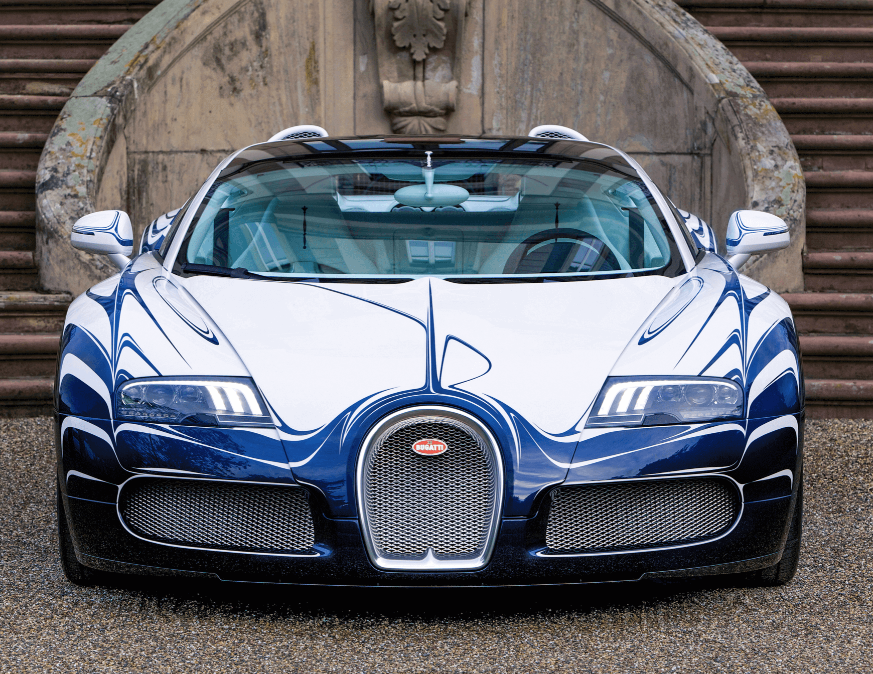 IŞIKTAN İLHAM ALAN CHIRON BUGATTI'ler. Times de Luxe