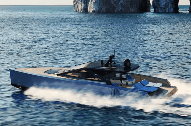 WALLYPOWER 58 SPORTS'un SIRADIŞI GÖRÜNÜŞÜ. Times de Luxe