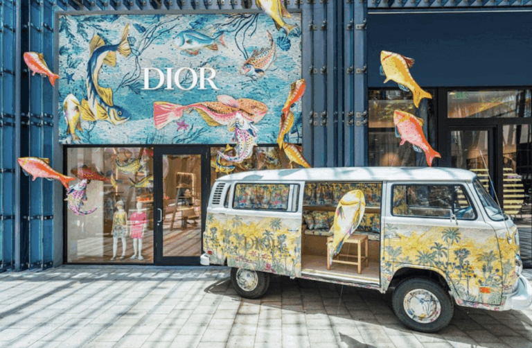 DIOR, MIAMI’de YENİ BEBEK POP-UP BUTİĞİ AÇTI DIOR, MIAMI'de YENİ BEBEK POP-UP BUTİĞİ AÇTI. Times de Luxe