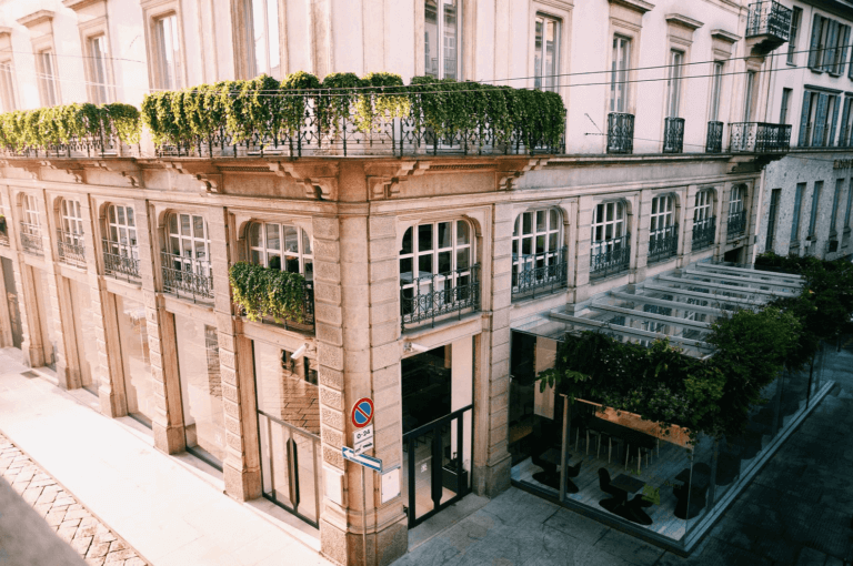 TRUSSARDI, MILANO'da KAFE-RESTAURANT AÇACAK. Times de Luxe