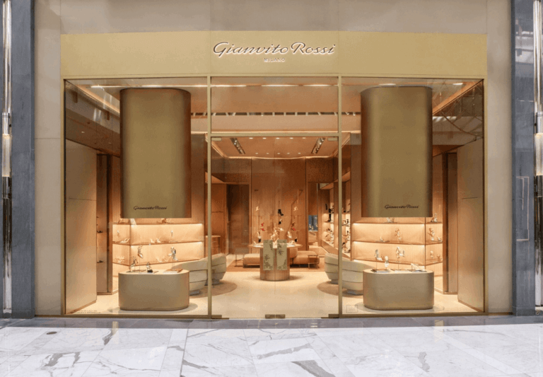 GIANVITO ROSSI DUBAI MALL’da YENİ BUTİK AÇTI GIANVITO ROSSI DUBAI MALL'da YENİ BUTİK AÇTI. Times de Luxe