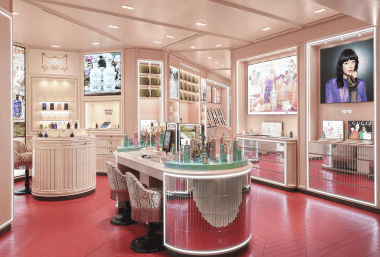 GUCCI BEAUTY, SİNGAPUR’da İLK GÜZELLİK MAĞAZASINI AÇTI GUCCI BEAUTY, SİNGAPUR'da İLK GÜZELLİK MAĞAZASINI AÇTI. Times de Luxe