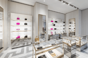 VERSACE, NEW YORK'ta MADOSIN AVENUE'de YENİ BUTİK AÇTI. Times de Luxe
