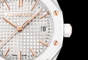 AUDEMARS PIGUET, BEYAZ SERAMİK ROYAL OAK SAATİNİ SUNUYOR | Times de Luxe