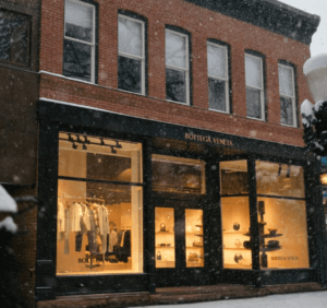 BOTTEGA VENETA, ASPEN'de YENİ MAĞAZA AÇTI | Times de Luxe