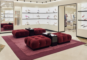 VALENTINO, SİNGAPUR'da MARINA Bay SANDS'de YENİ MAĞAZA AÇTI | Times de Luxe