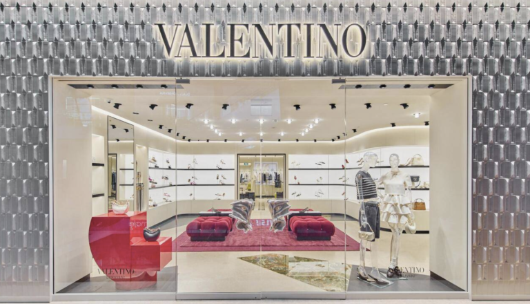 VALENTINO, SİNGAPUR'da MARINA Bay SANDS'de YENİ MAĞAZA AÇTI | Times de Luxe