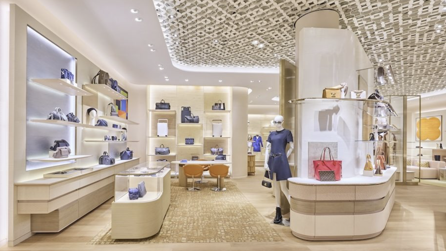 LOUIS VUITTON, HEATHROW TERMİNALİNDE YENİ KAFE ve BUTİK AÇTI | Times de Luxe