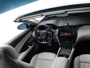 MASERATI GRANCABRIO, 2025'de IŞILDIYOR | Times de Luxe