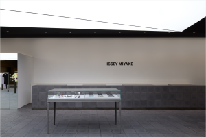 ISSEY MIYAKE, FUKUOKA'da YENİ MAĞAZA AÇTI | Times de Luxe