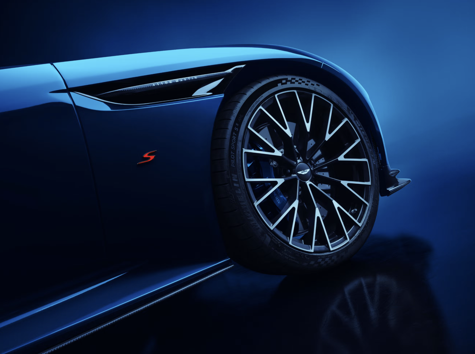 ASTON MARTIN DB12 ile TANIŞIN | Times de Luxe