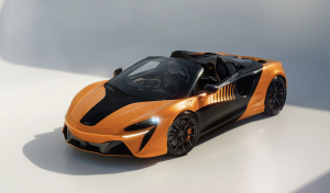 McLAREN, ARTURA SPIDER ile ŞAMPİYONLUĞUNU KUTLUYOR